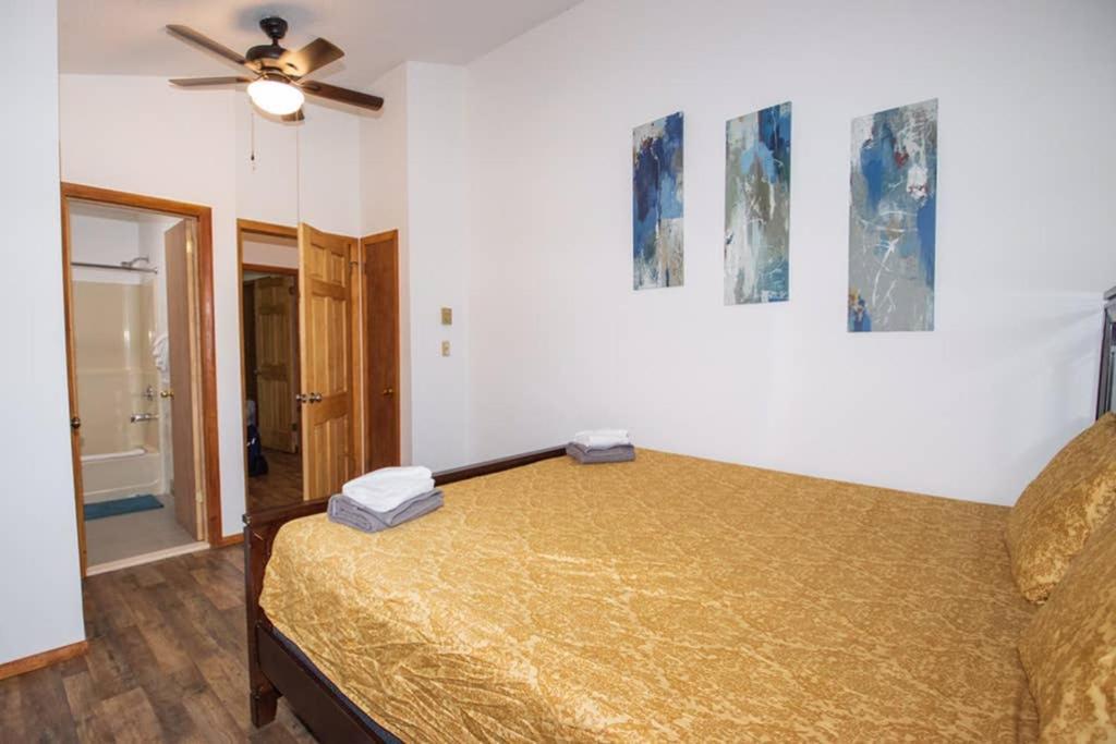 Entire 3 Bedroom Adventure Chalet, Near The Best Of The Poconos Іст-Страудсберг Екстер'єр фото